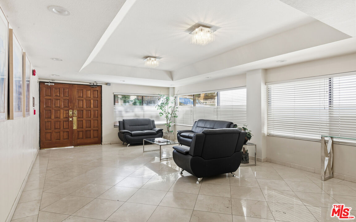 1164 Wellesley Ave Unit: 301