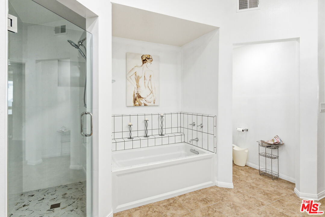 1164 Wellesley Ave Unit: 301