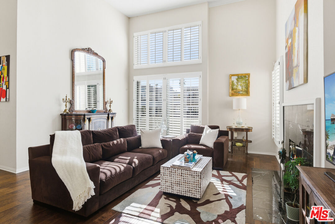 1164 Wellesley Ave Unit: 301