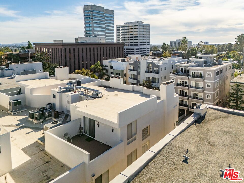 1164 Wellesley Ave Unit: 301