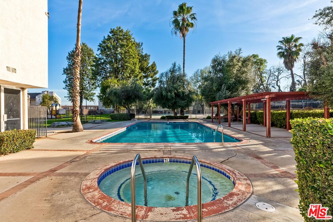 7651 Reseda Blvd Unit: 3T