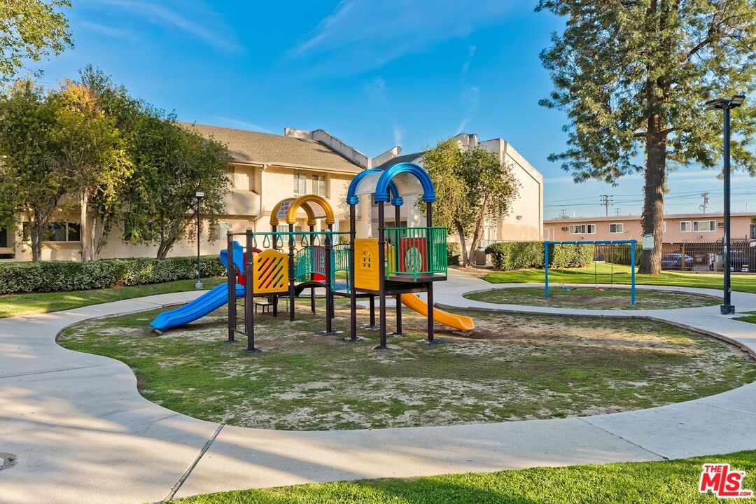 7651 Reseda Blvd Unit: 3T