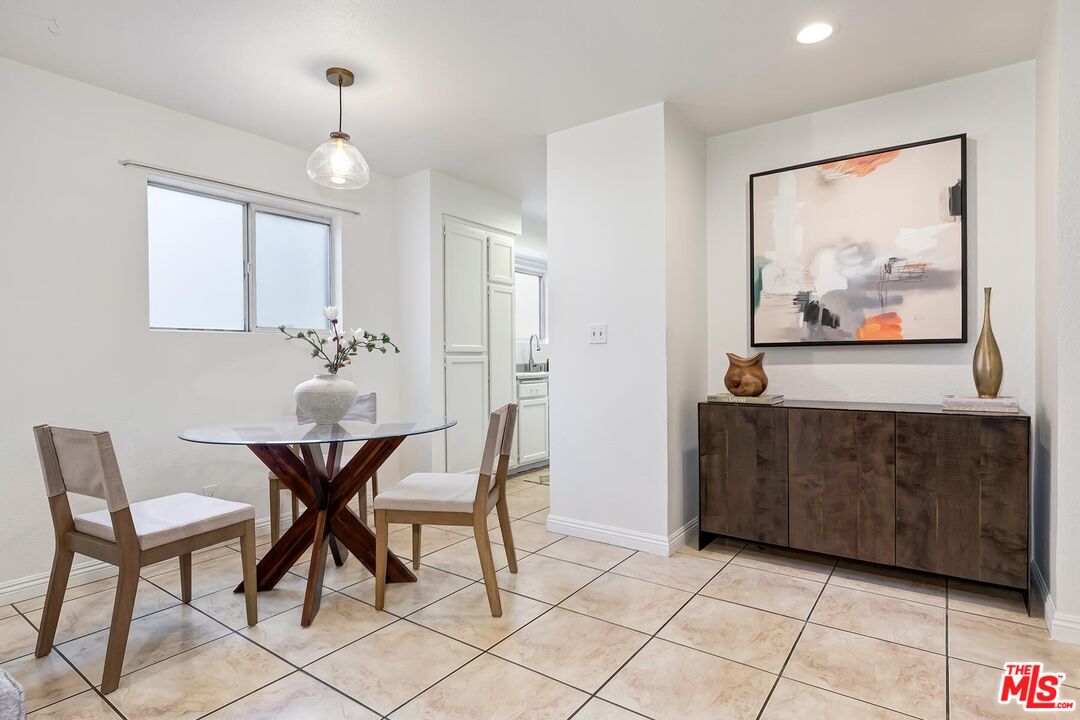 7651 Reseda Blvd Unit: 3T