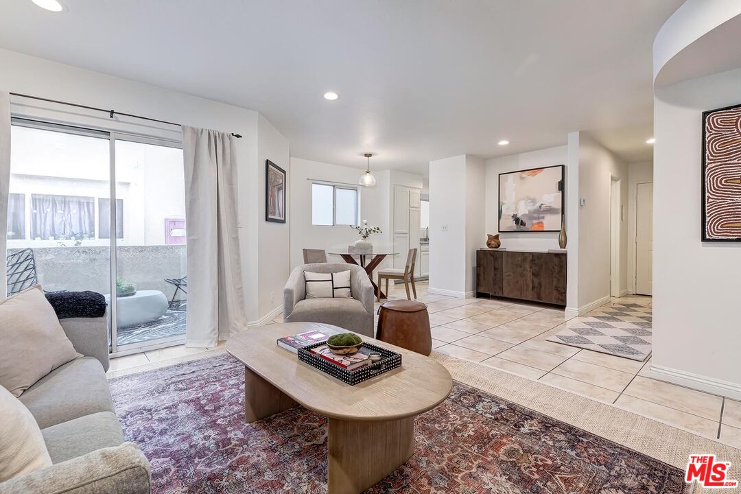 7651 Reseda Blvd Unit: 3T