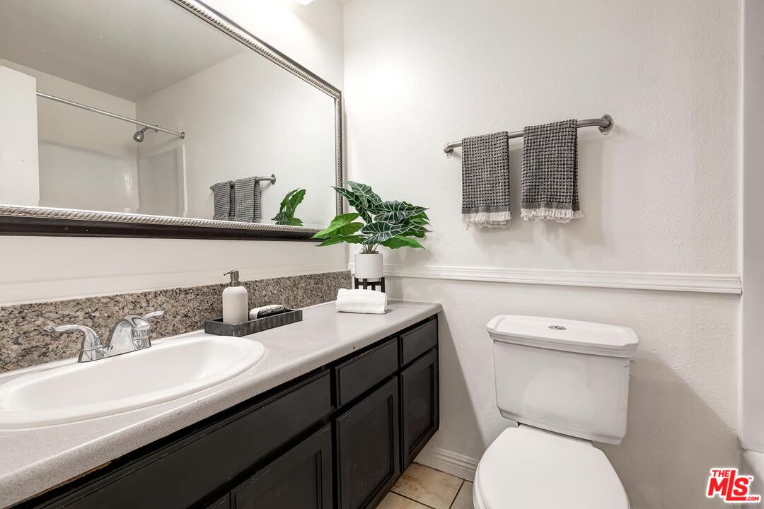 7651 Reseda Blvd Unit: 3T