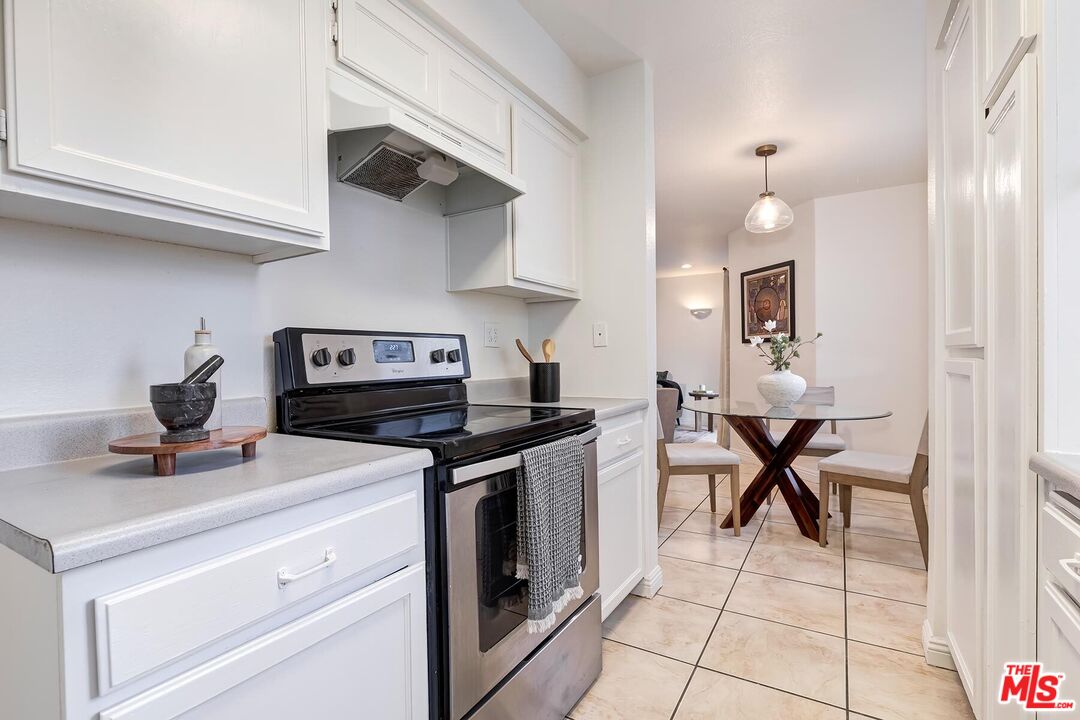 7651 Reseda Blvd Unit: 3T