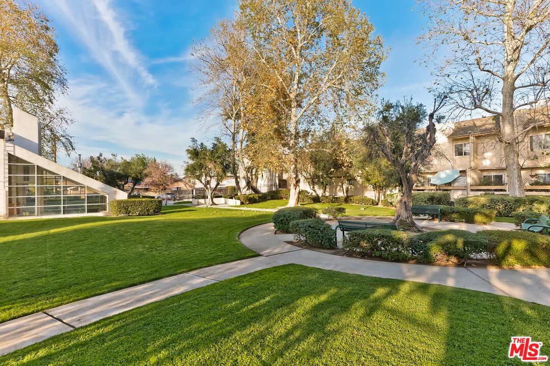 7651 Reseda Blvd Unit: 3T