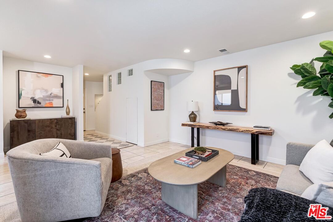 7651 Reseda Blvd Unit: 3T