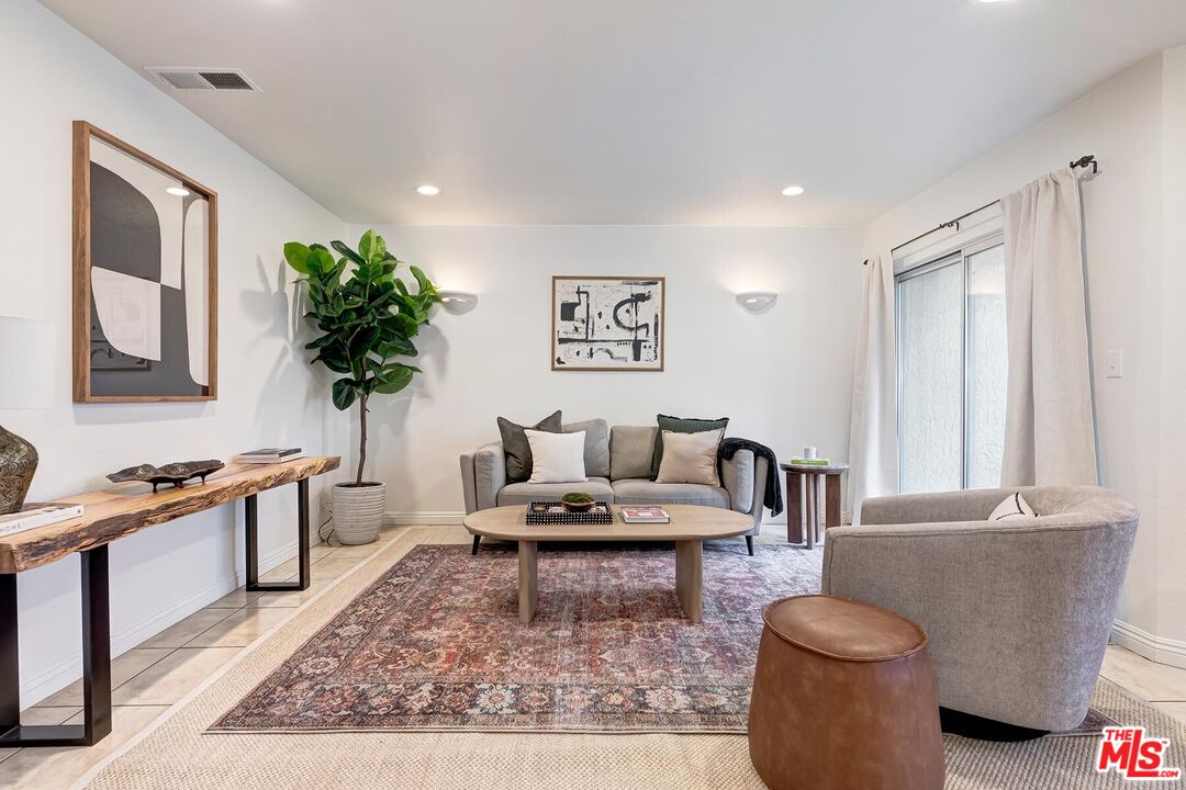 7651 Reseda Blvd Unit: 3T