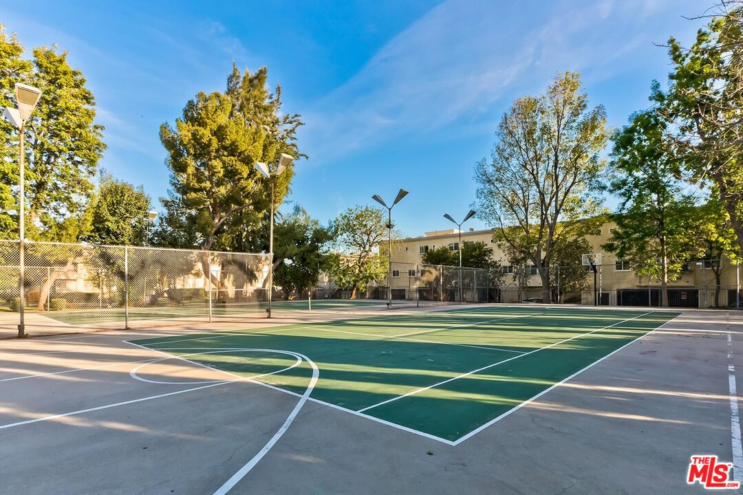 7651 Reseda Blvd Unit: 3T