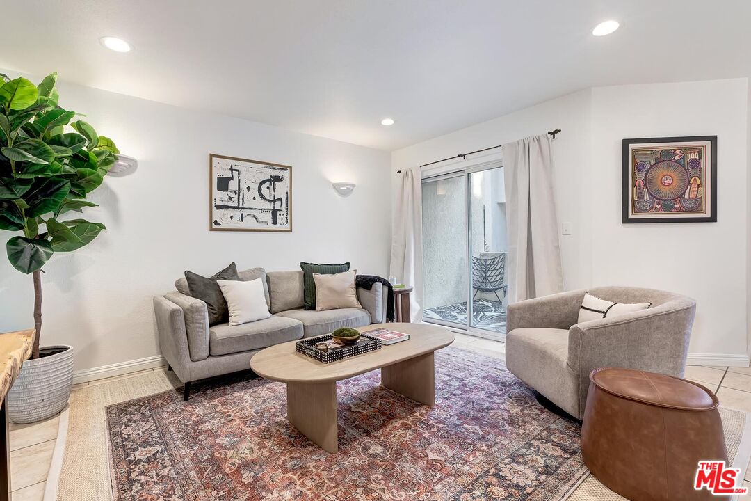 7651 Reseda Blvd Unit: 3T