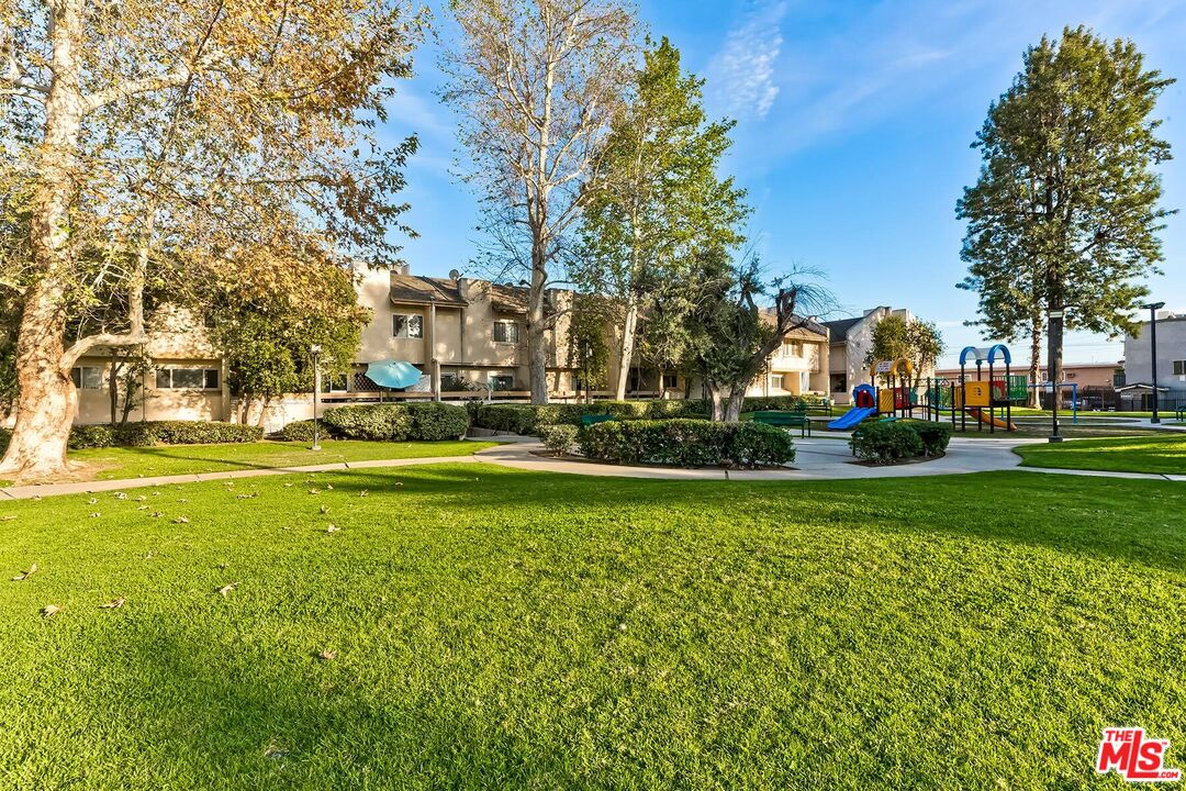 7651 Reseda Blvd Unit: 3T