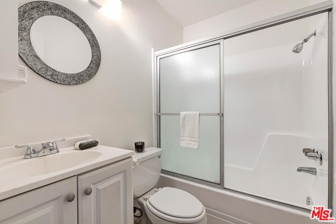 7651 Reseda Blvd Unit: 3T