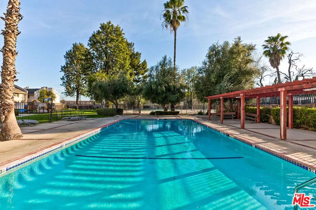 7651 Reseda Blvd Unit: 3T