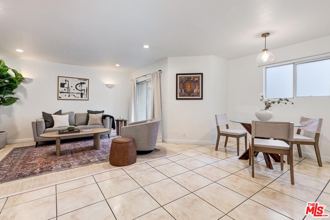 7651 Reseda Blvd Unit: 3T