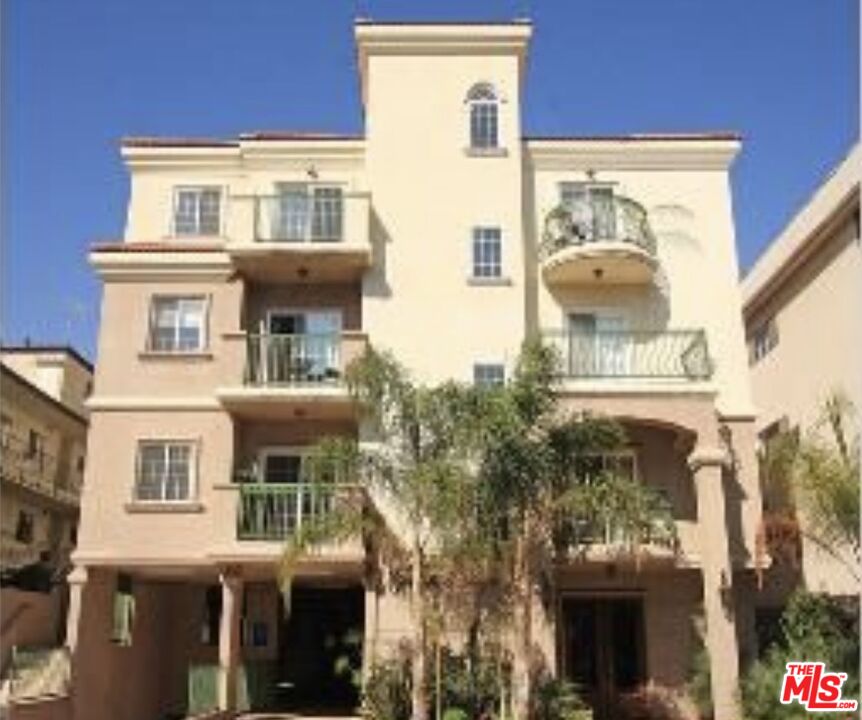 1534 Greenfield Ave Unit: 303