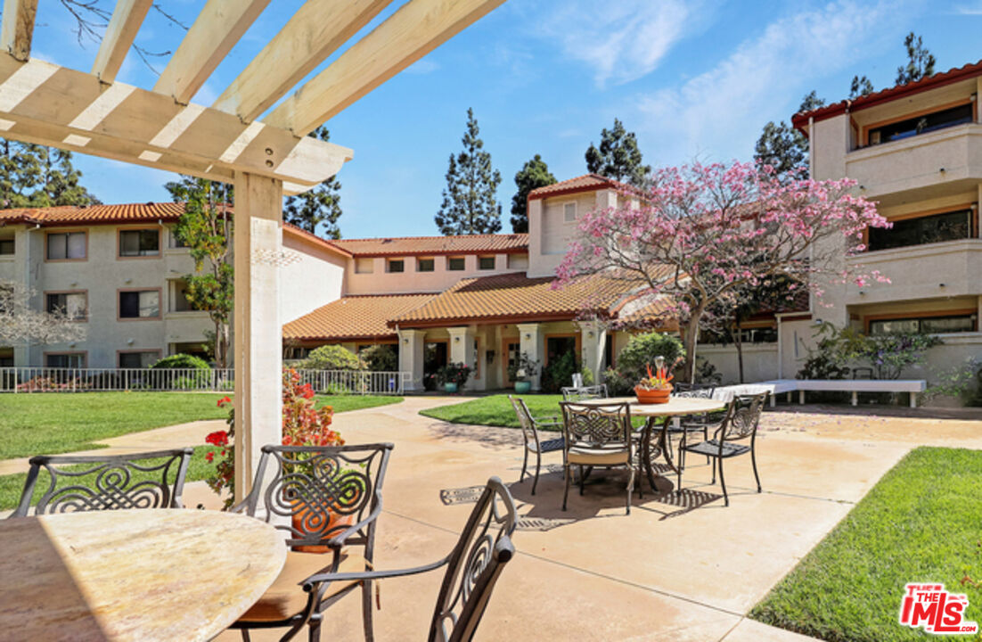501 Palisades Dr Unit: 219