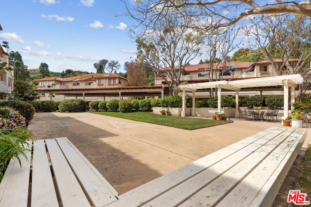501 Palisades Dr Unit: 219