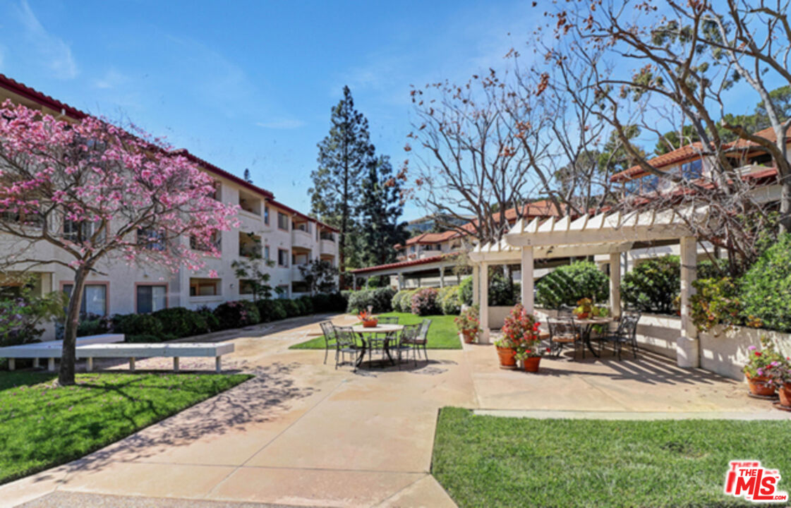 501 Palisades Dr Unit: 219