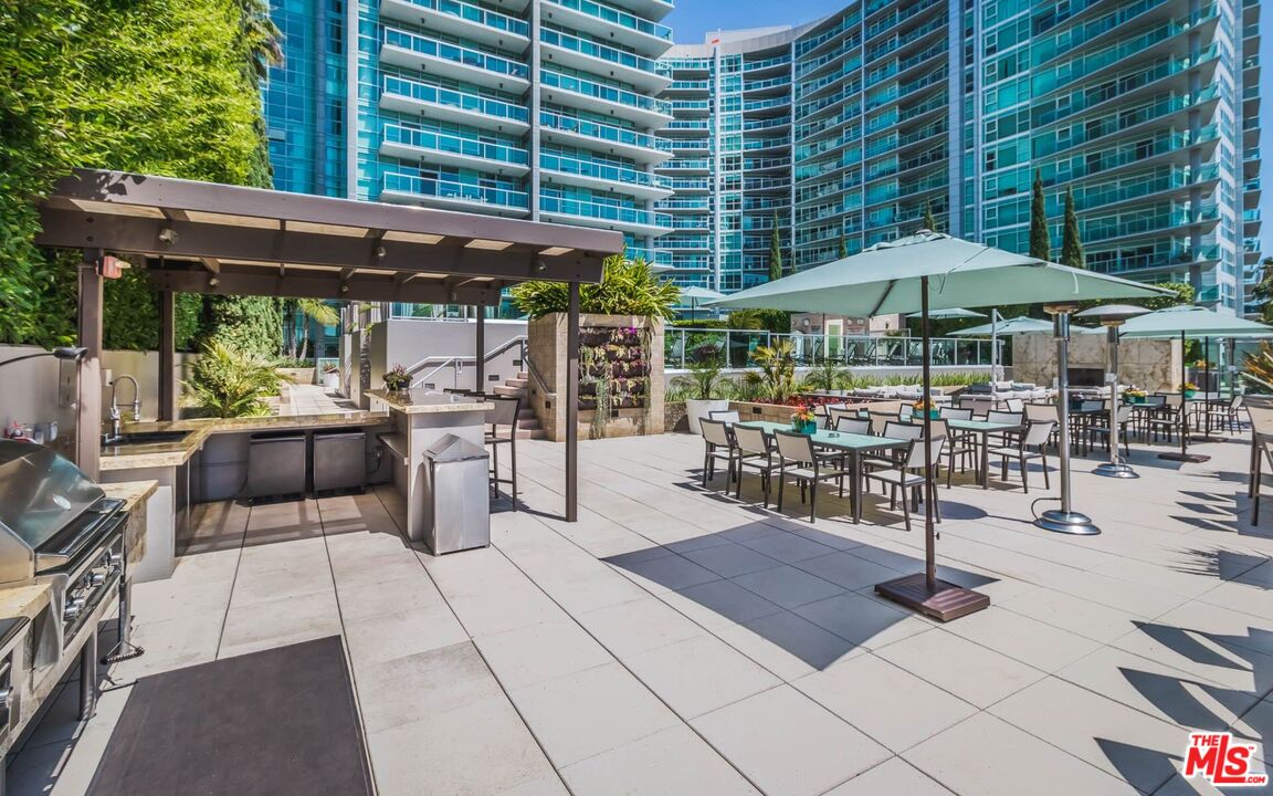 13650 Marina Pointe Dr Unit: 403