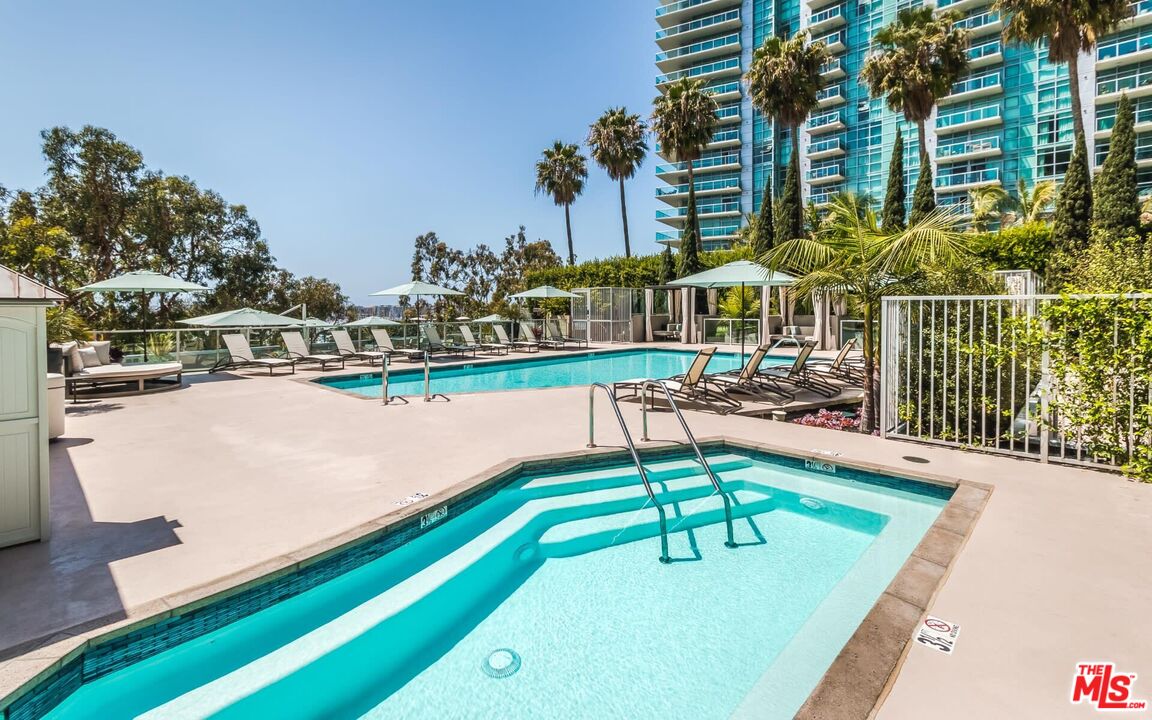 13650 Marina Pointe Dr Unit: 403