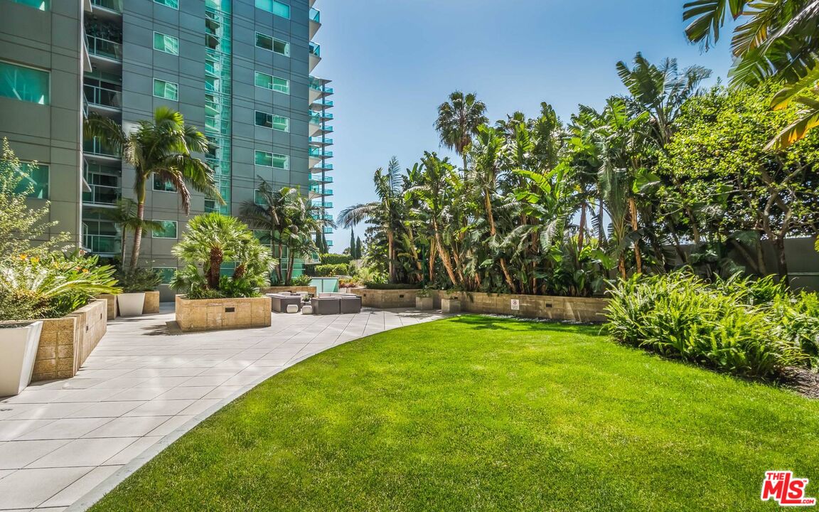 13650 Marina Pointe Dr Unit: 403