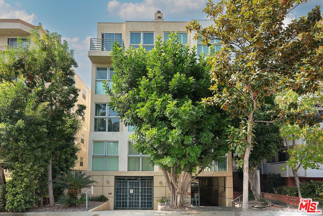 1927 Glendon Ave Unit: 202