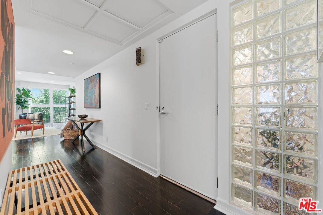 1927 Glendon Ave Unit: 202