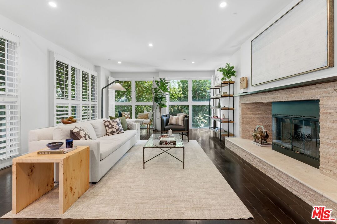 1927 Glendon Ave Unit: 202