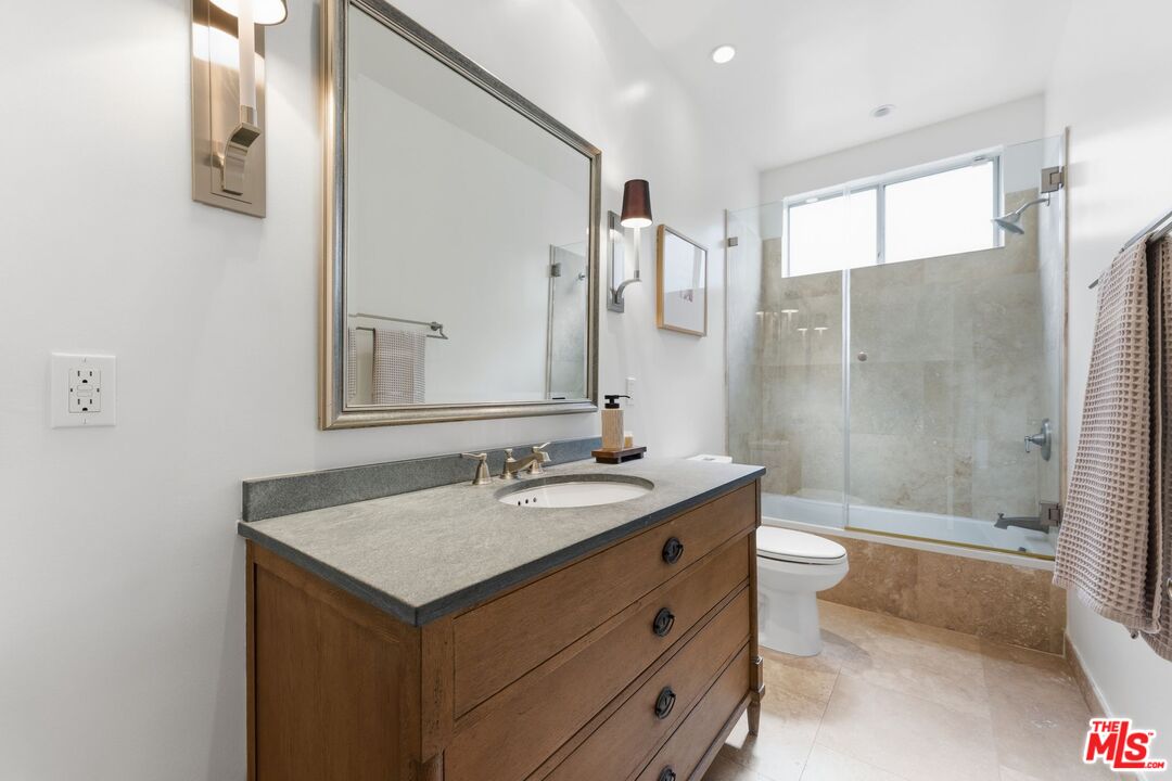 1927 Glendon Ave Unit: 202