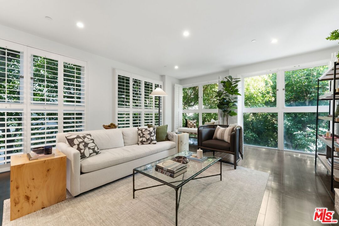 1927 Glendon Ave Unit: 202