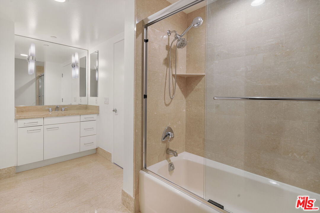 13600 MARINA POINTE DR Unit: 1005