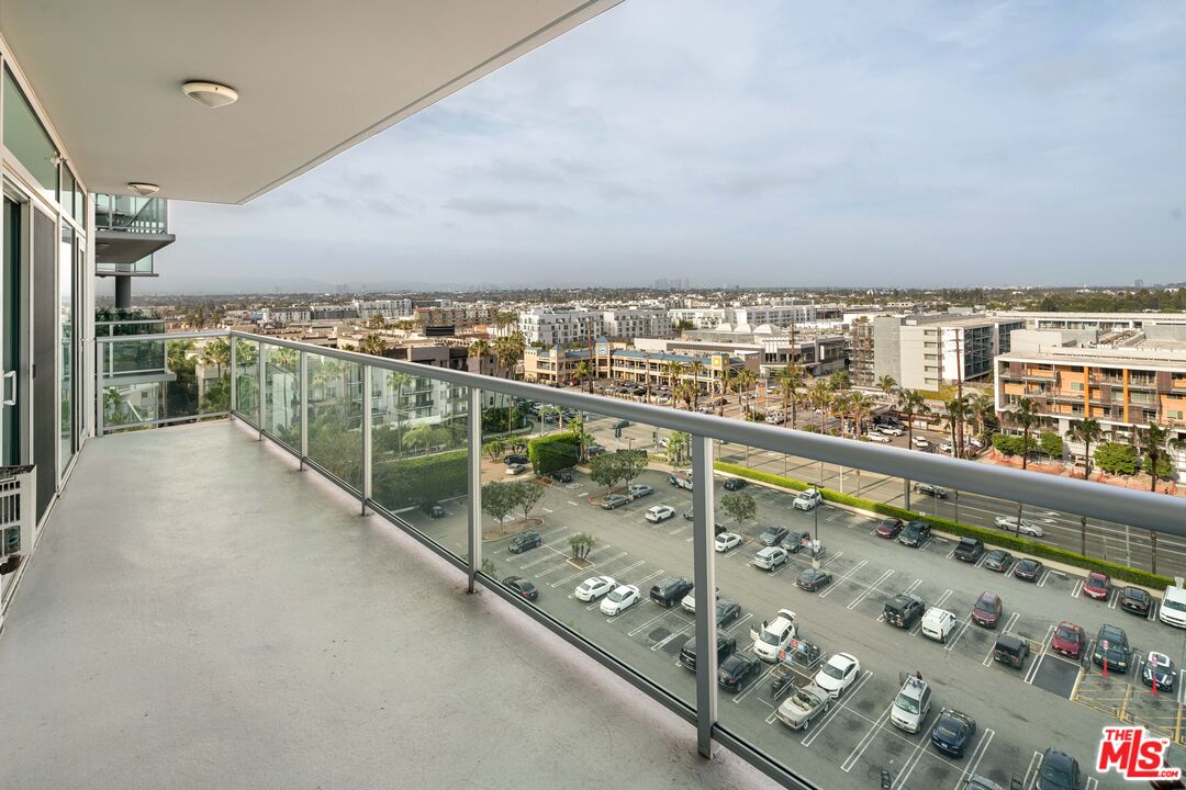 13600 MARINA POINTE DR Unit: 1005