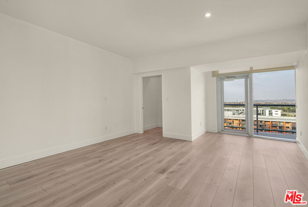 13600 MARINA POINTE DR Unit: 1005