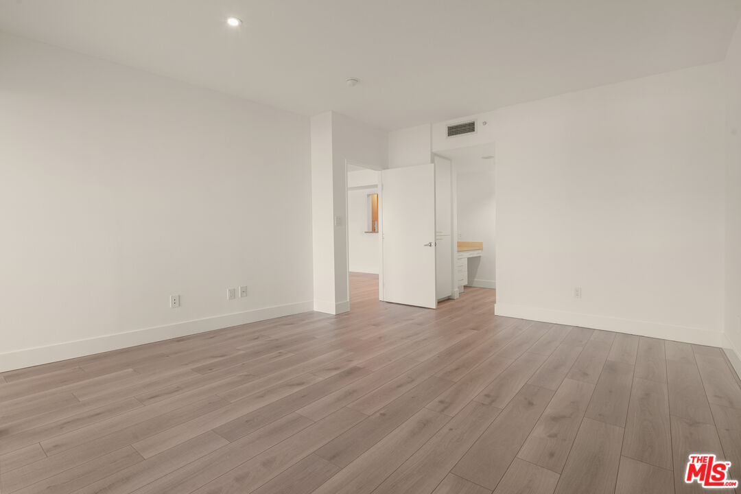 13600 MARINA POINTE DR Unit: 1005