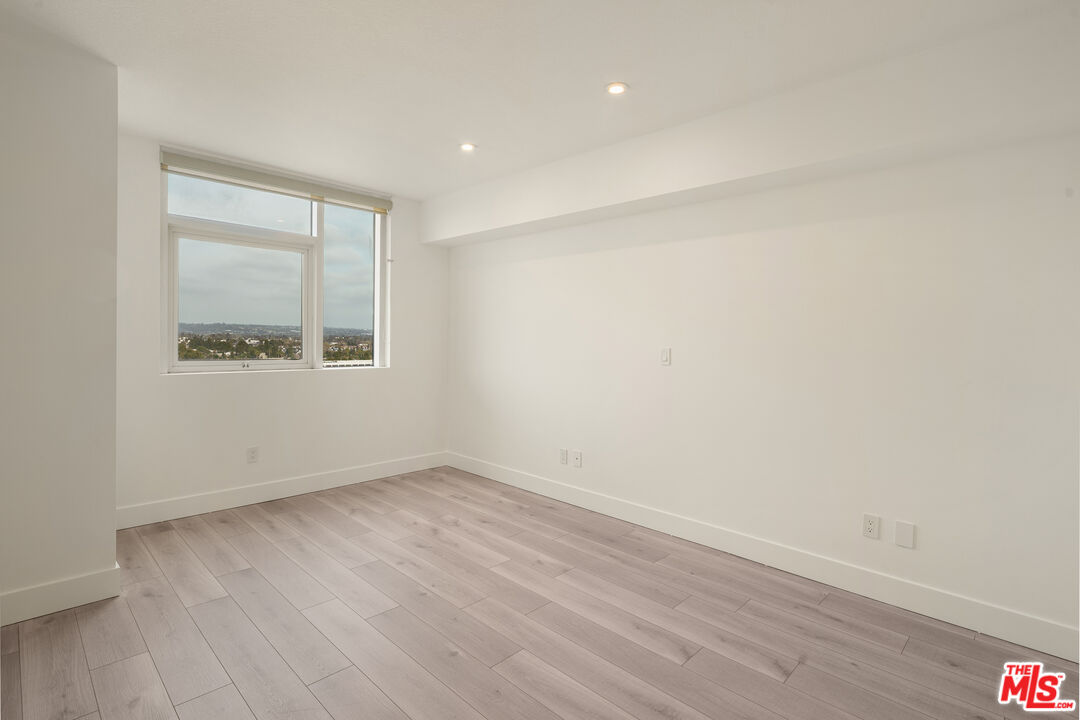 13600 MARINA POINTE DR Unit: 1005