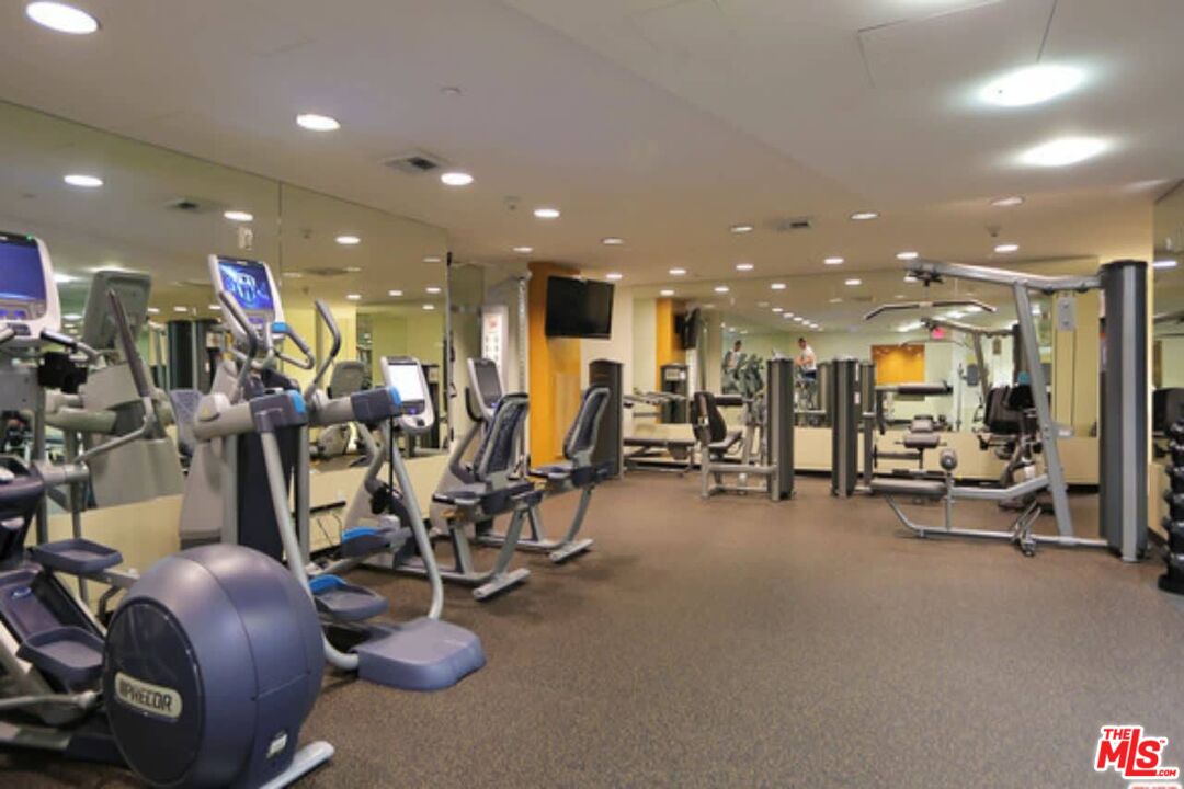 13600 MARINA POINTE DR Unit: 1005