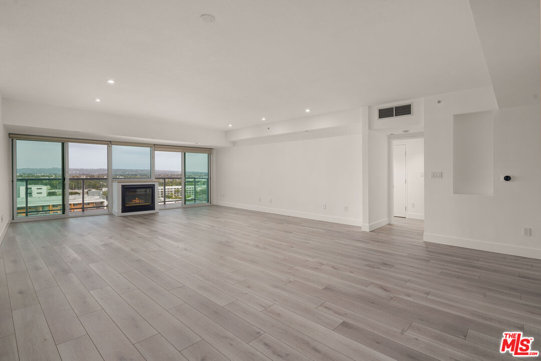 13600 MARINA POINTE DR Unit: 1005