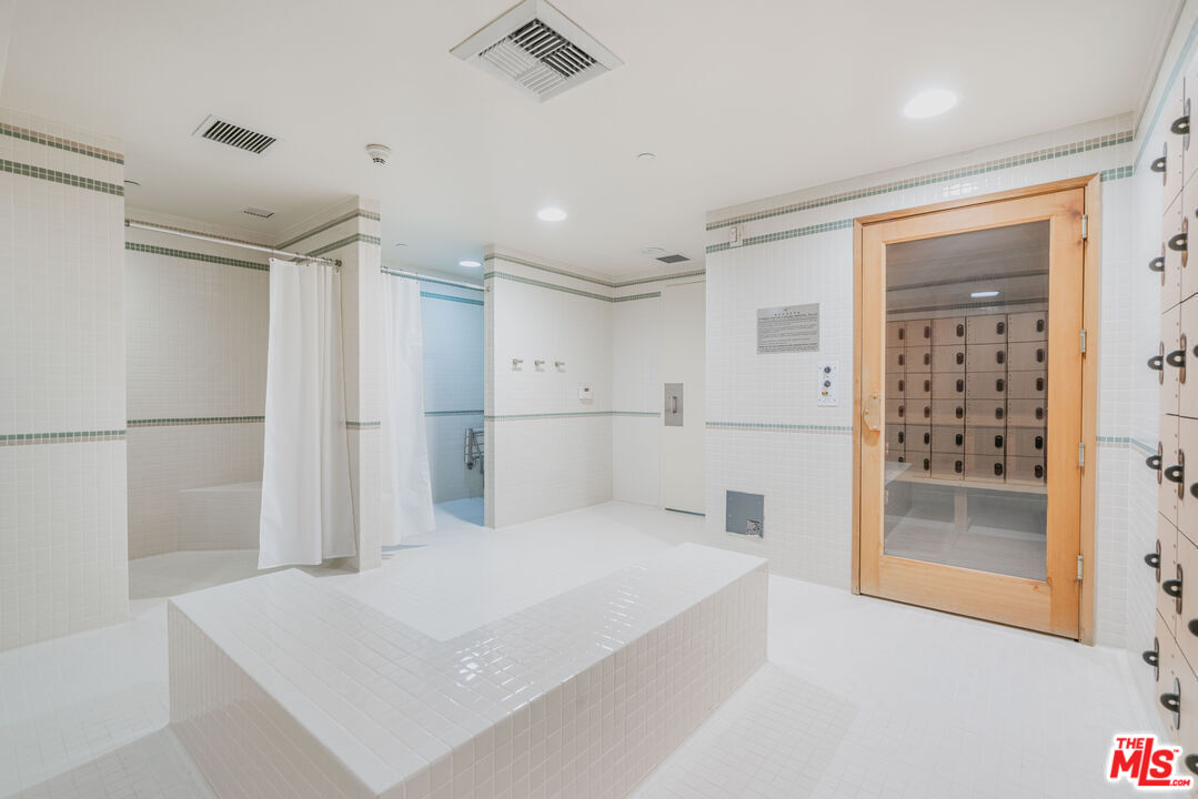 13600 MARINA POINTE DR Unit: 1005