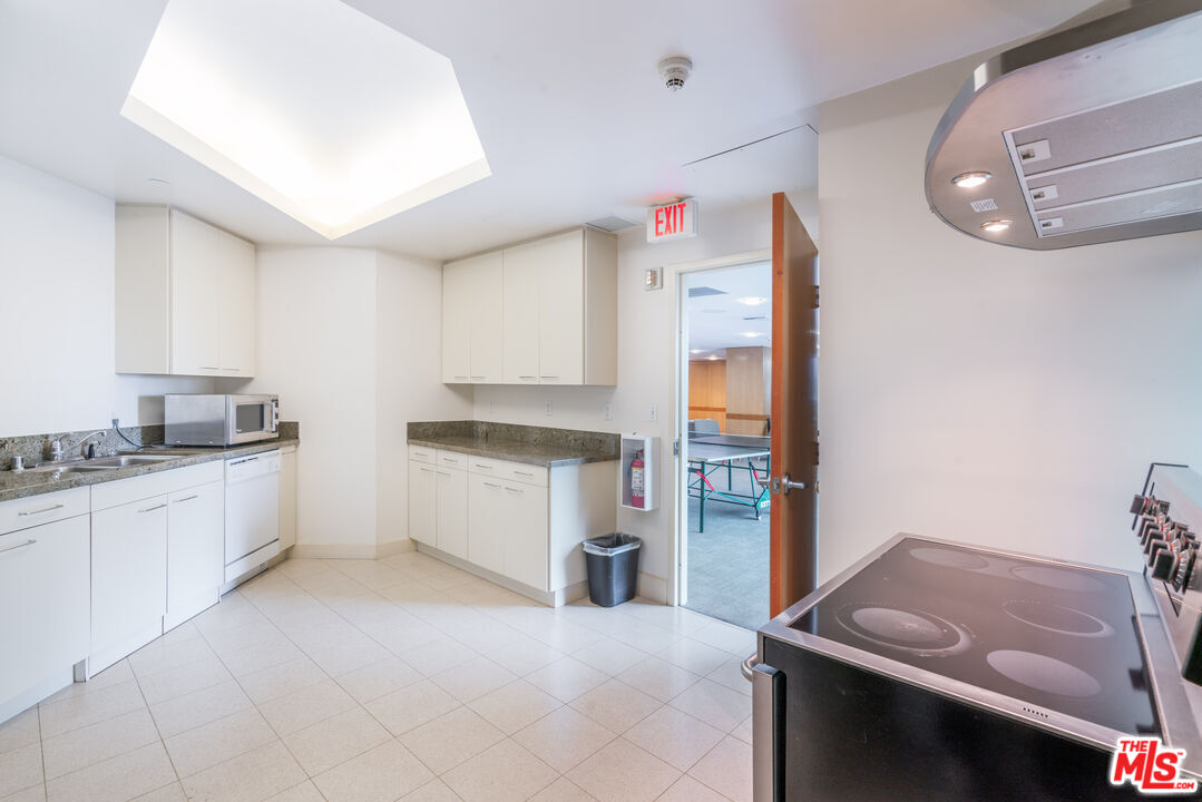 13600 MARINA POINTE DR Unit: 1005