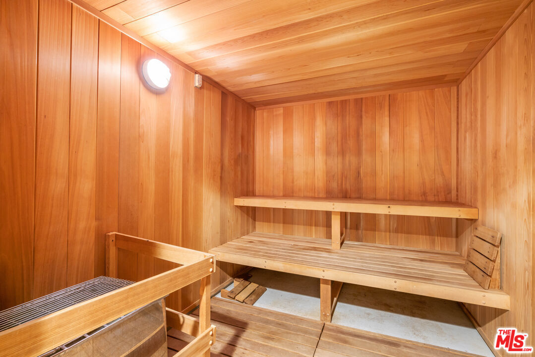 13600 MARINA POINTE DR Unit: 1005