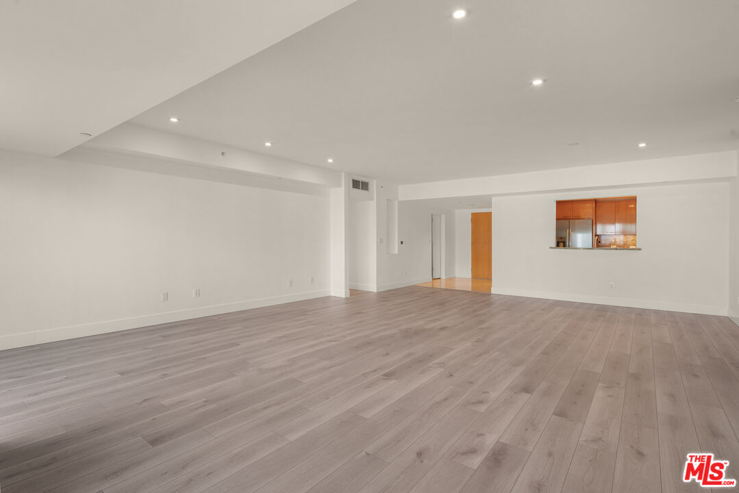 13600 MARINA POINTE DR Unit: 1005