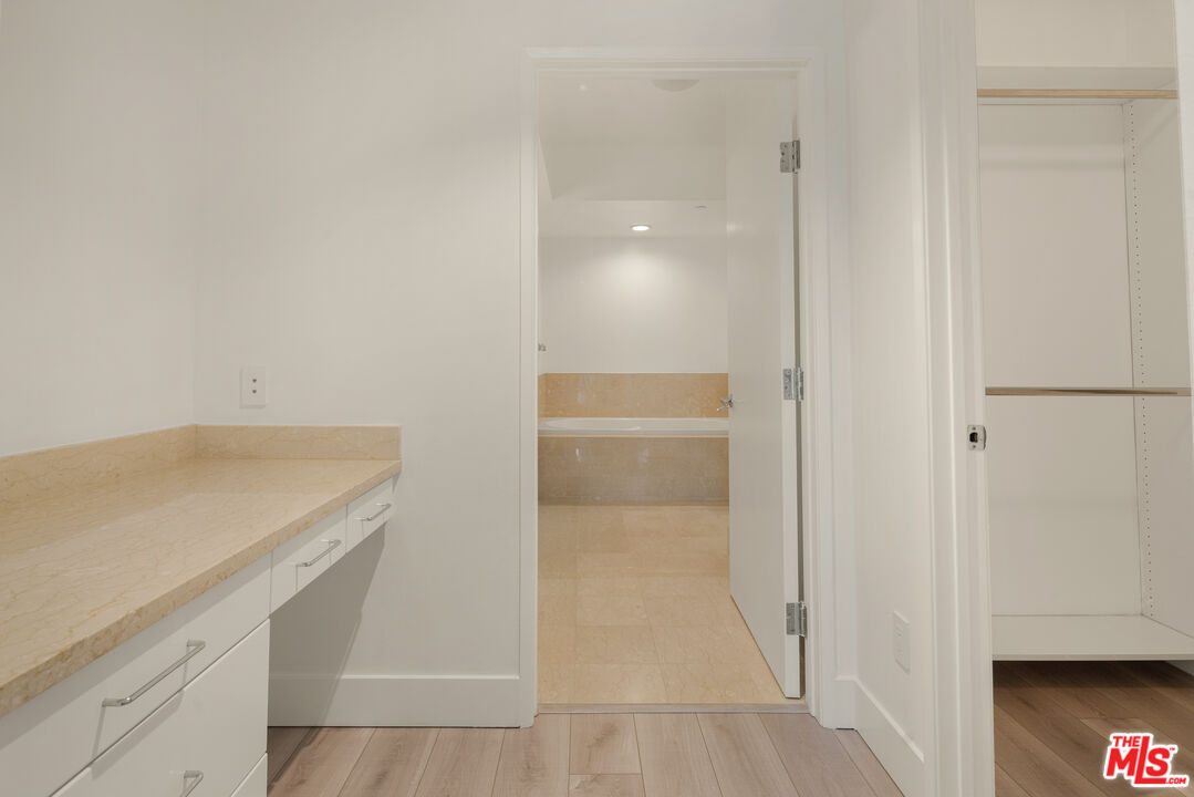 13600 MARINA POINTE DR Unit: 1005