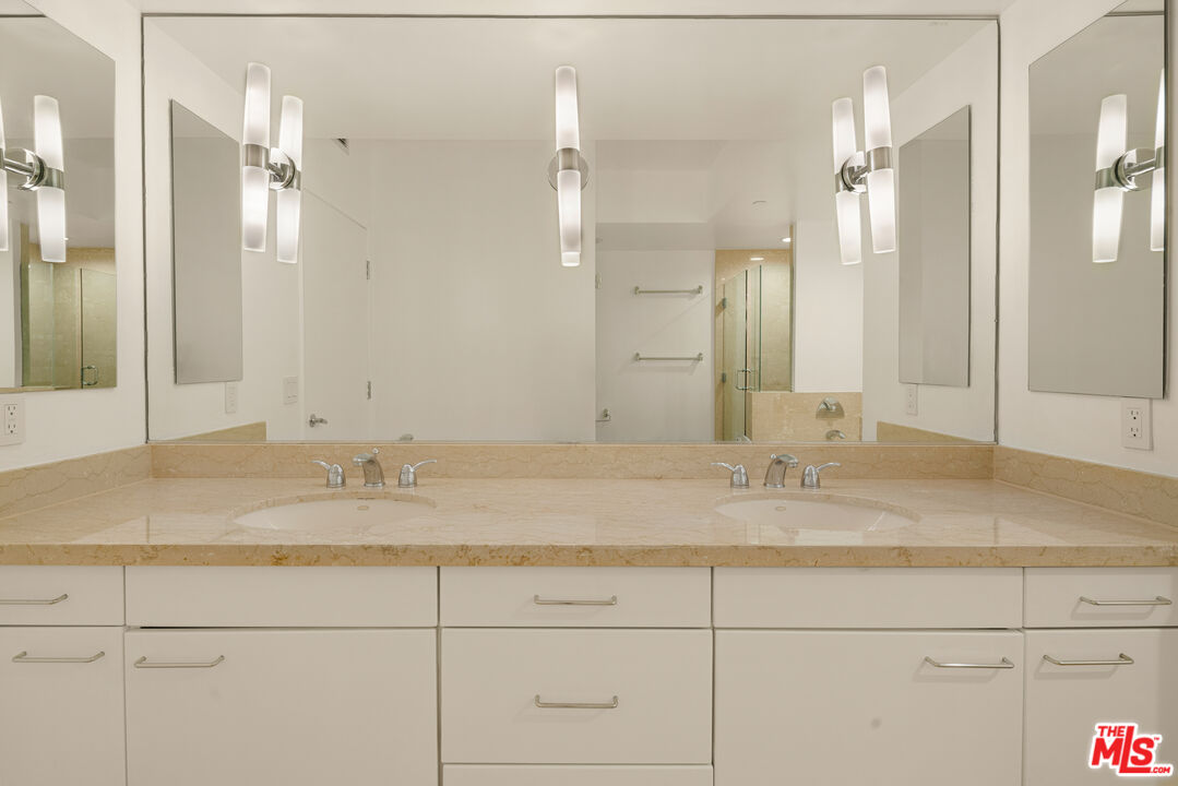 13600 MARINA POINTE DR Unit: 1005