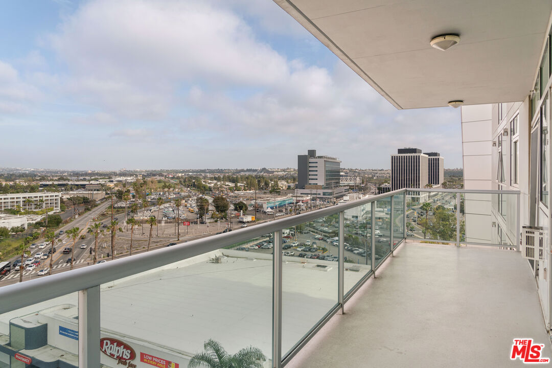 13600 MARINA POINTE DR Unit: 1005