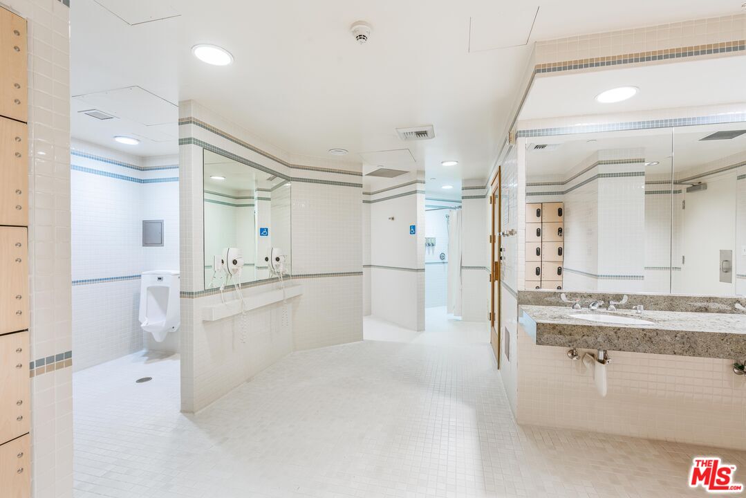 13600 MARINA POINTE DR Unit: 1005