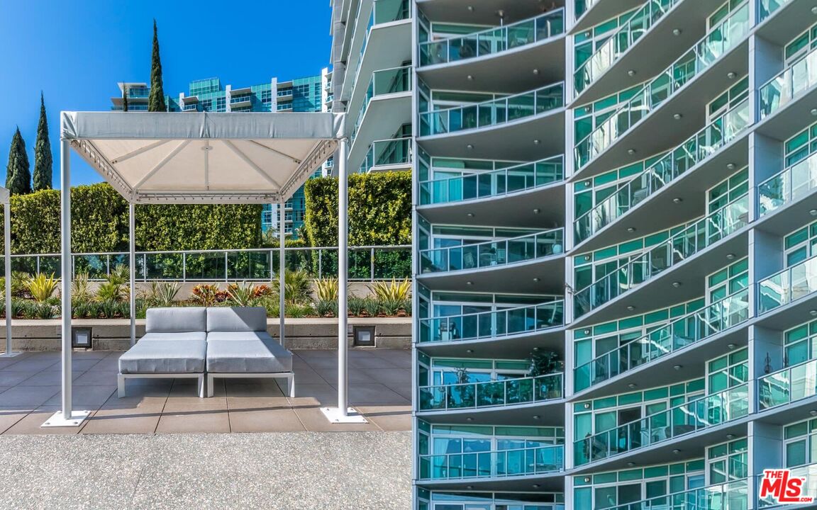 13600 MARINA POINTE DR Unit: 1005