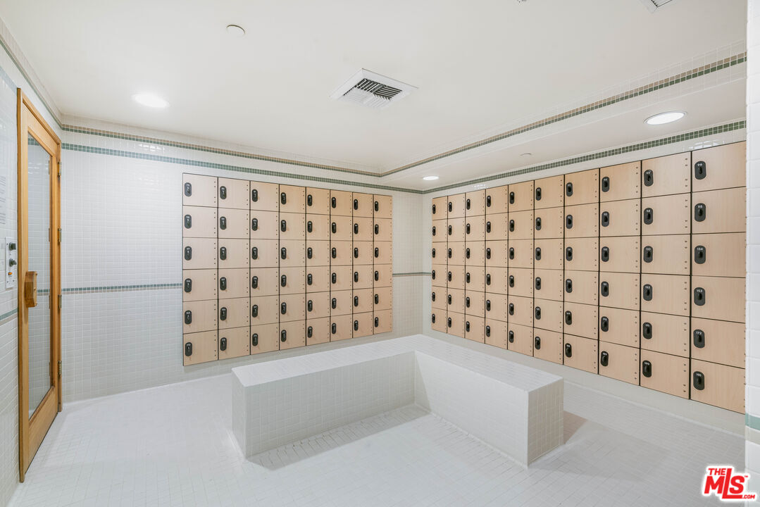 13600 MARINA POINTE DR Unit: 1005