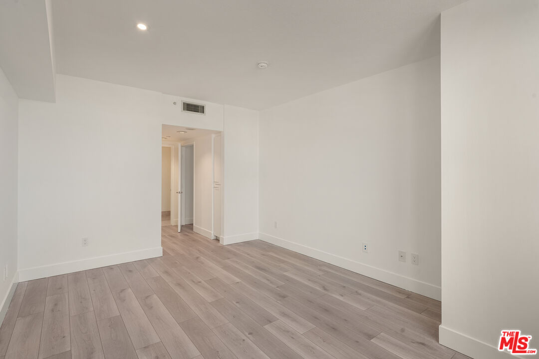 13600 MARINA POINTE DR Unit: 1005