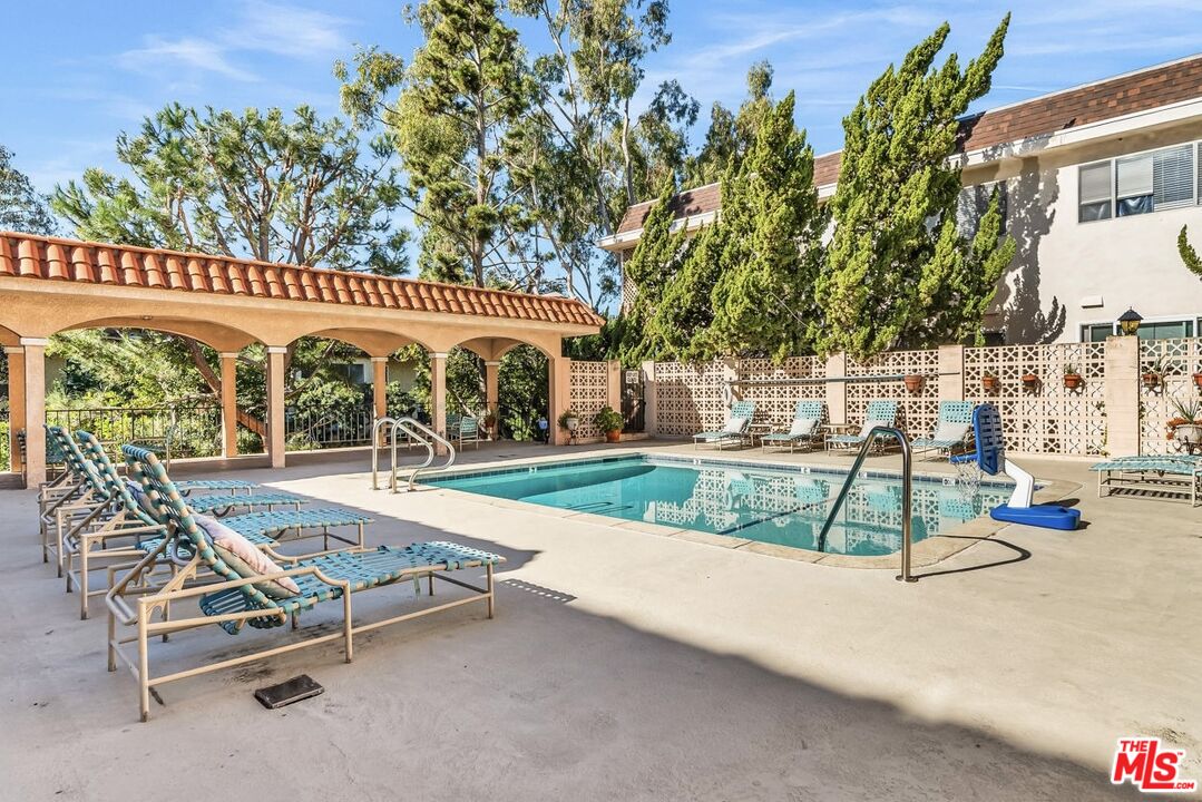 6199 Canterbury Dr Unit: 102